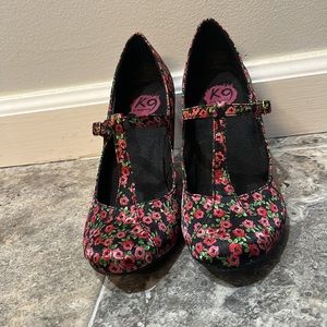 K-9 floral and black pattern wedge heels Size 6.5 M